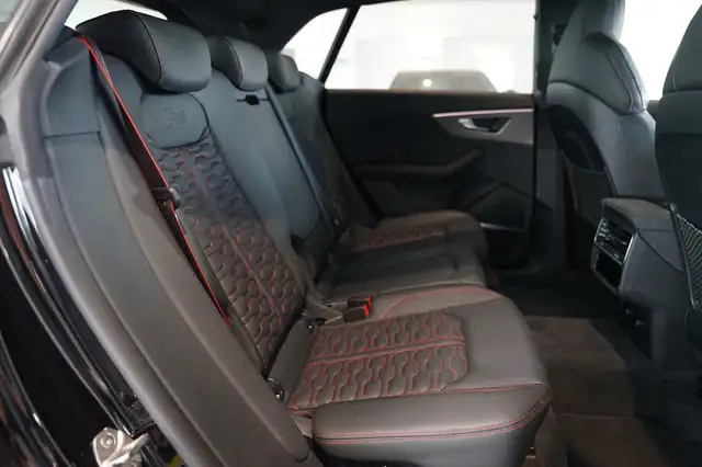 Audi Q8 view 13