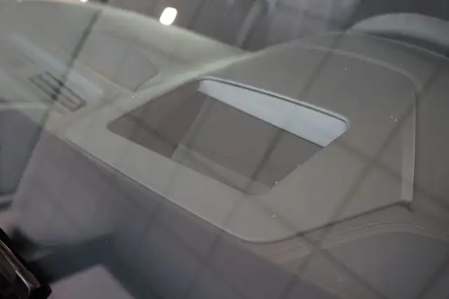 Audi Q8 view 9