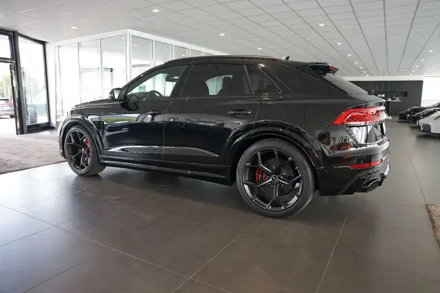 Audi Q8 view 2