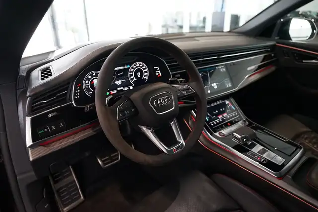 Audi Q8 view 14