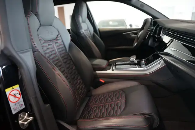 Audi Q8 view 11