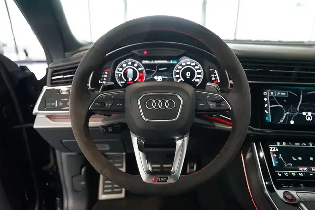 Audi Q8 view 15