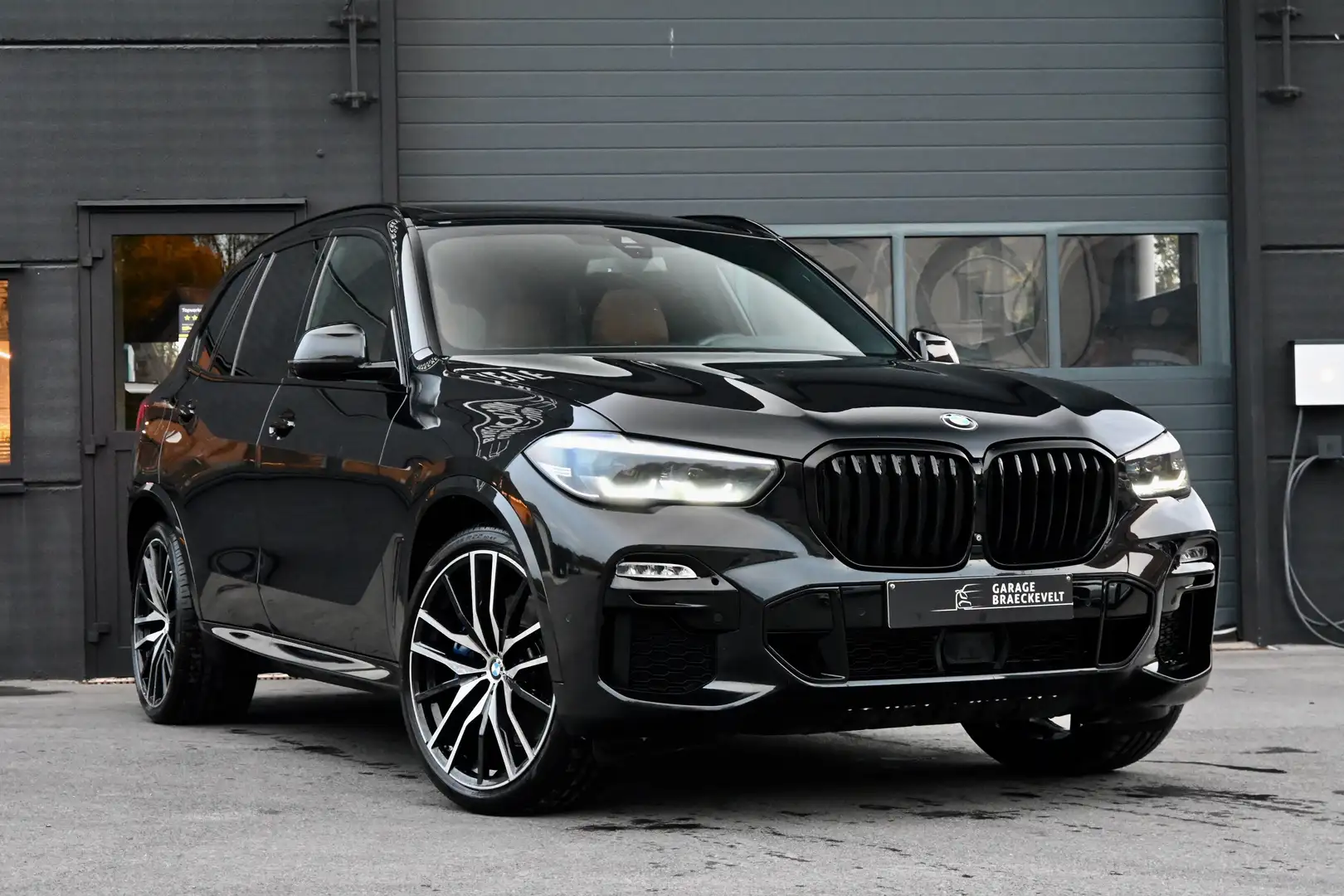 BMW X5 3.0dAS Mpack - Pano - 22" - 360° - HUD - Trekh. Schwarz - 1