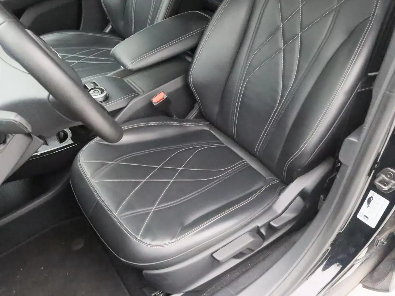 Ford Mustang Mach-e 258ch - Soh 96% - Carplay - Volant chauffant - Cuir