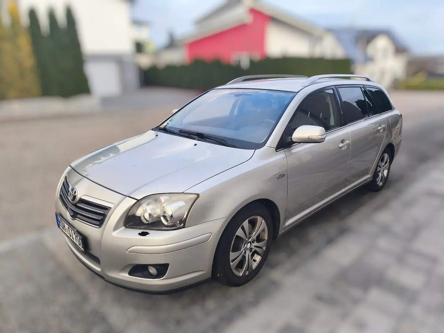 Toyota Avensis 2.2 D-CAT Combi Executive Silber - 2