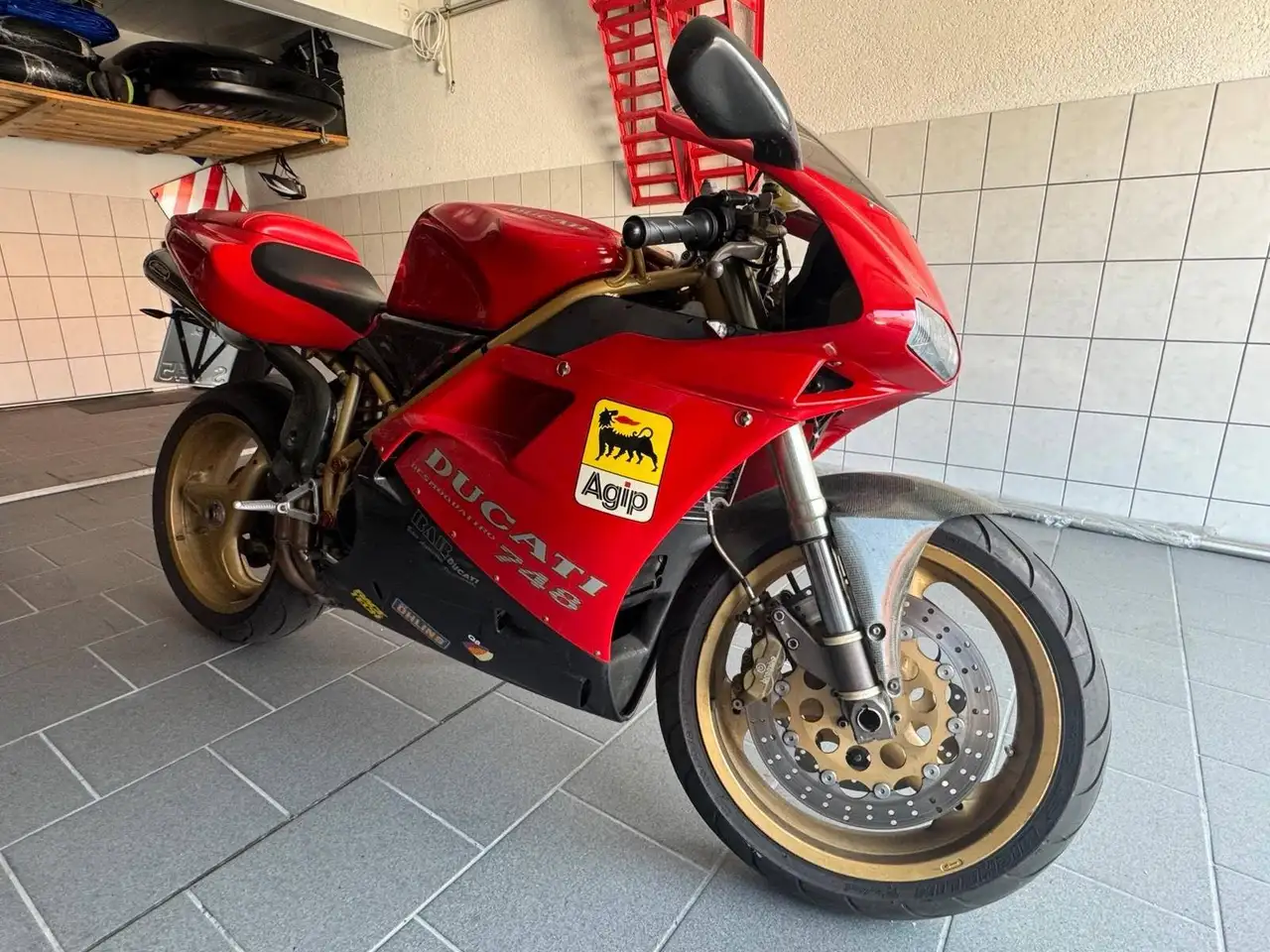 Ducati 748