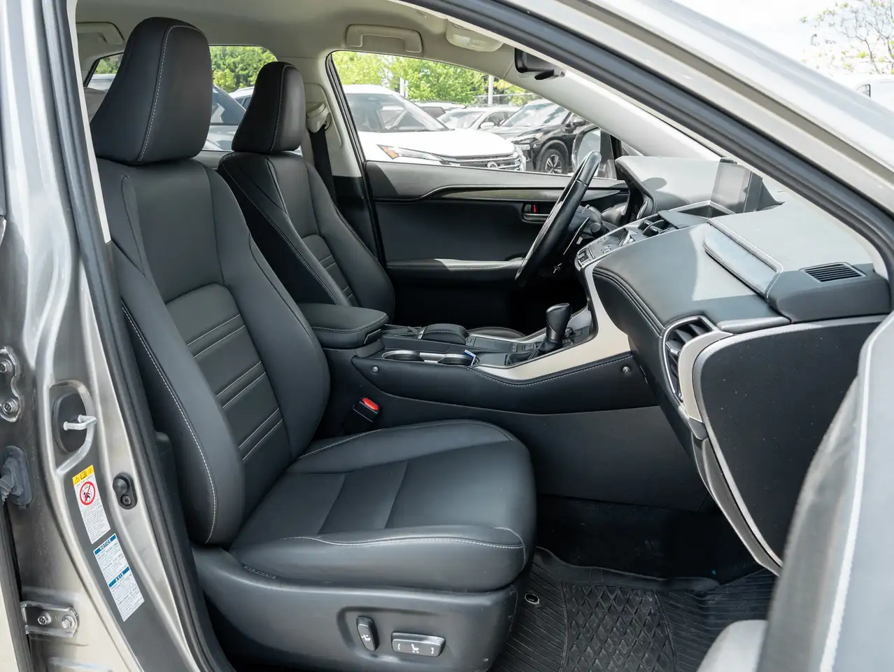Lexus NX снимка Lexus NX