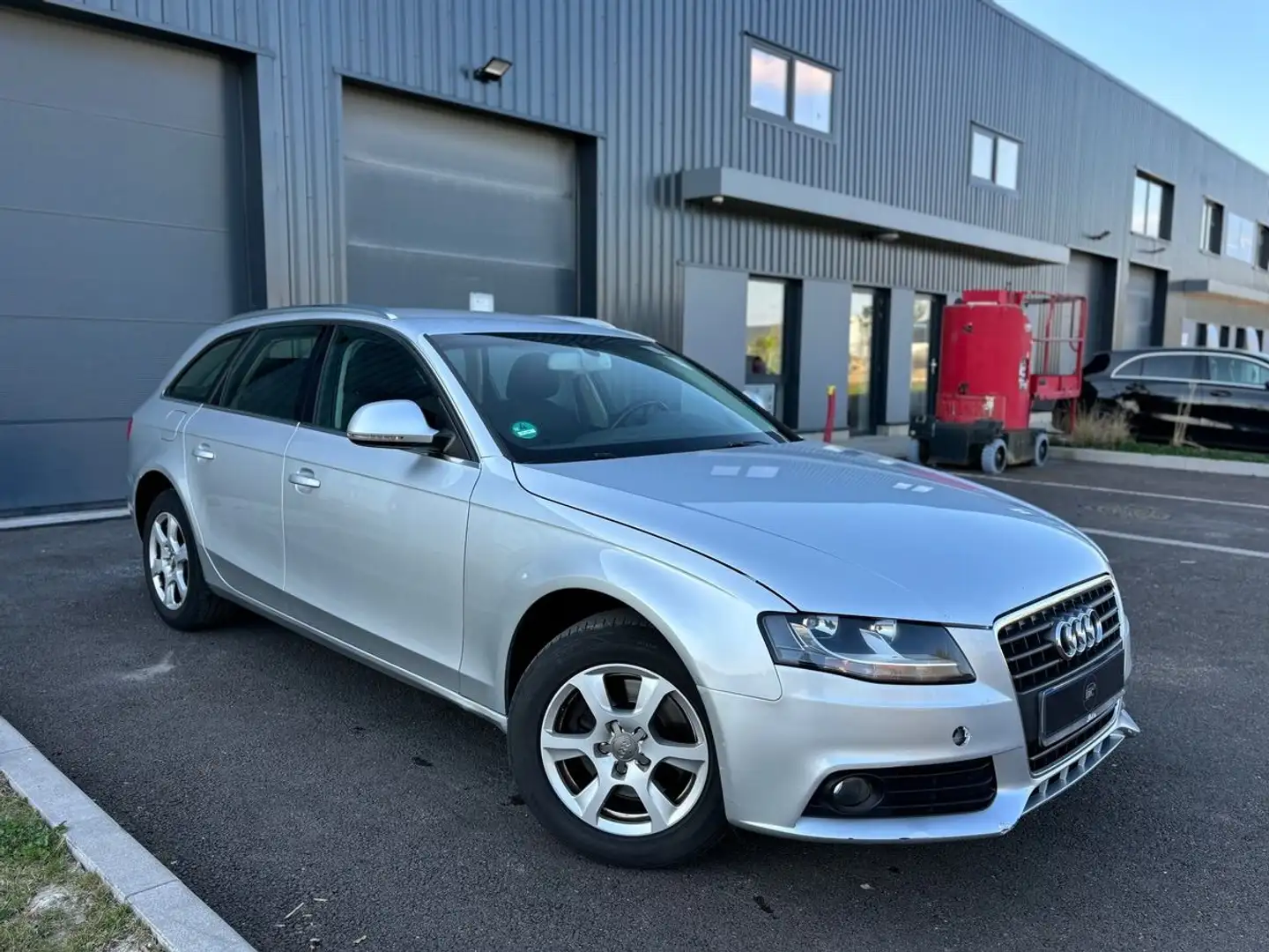 Audi A4 AVANT 1.8 ATTRACTION 160 CH Gris - 2