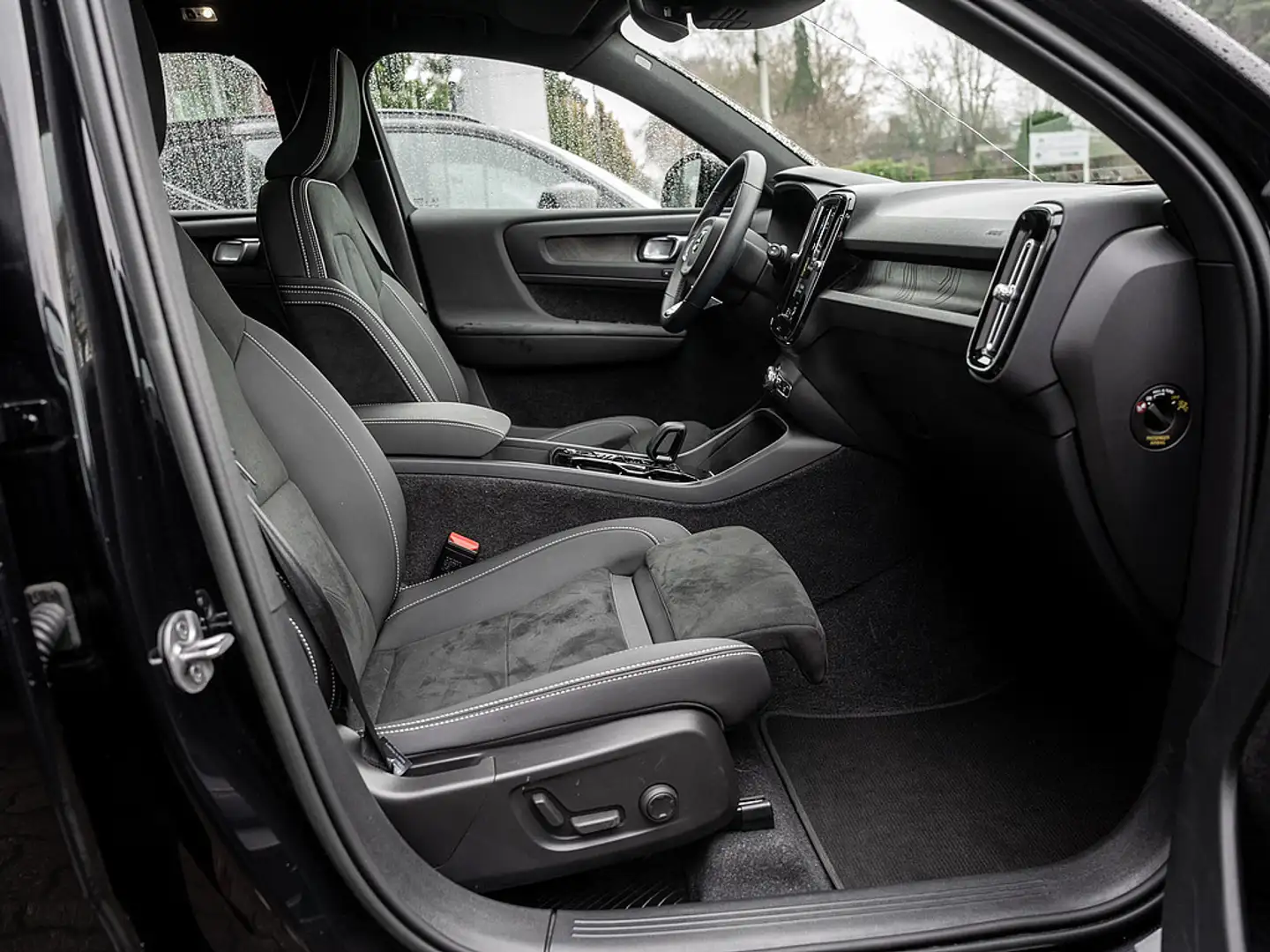 Volvo XC40 T5 Ultimate Dark Recharge Schwarz - 2