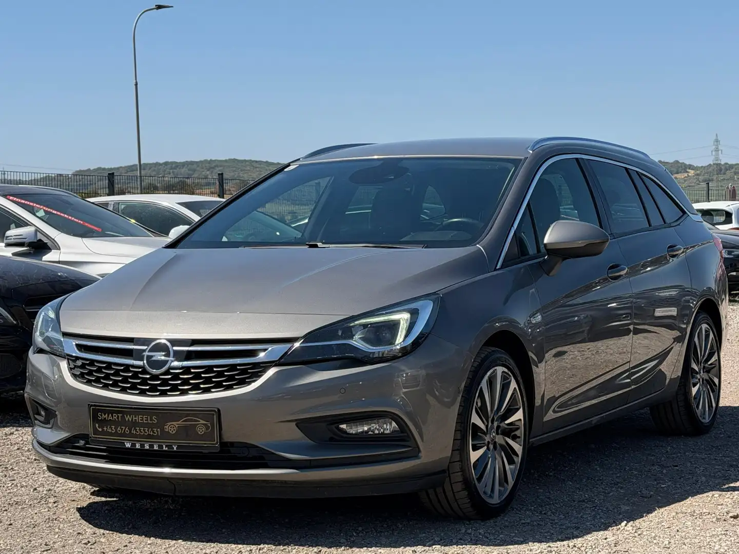 Opel Astra Innovation Grau - 1