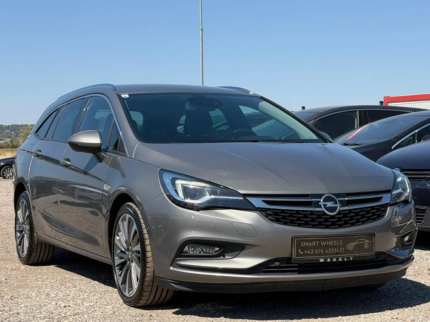 Opel Astra Innovation Grau - 2
