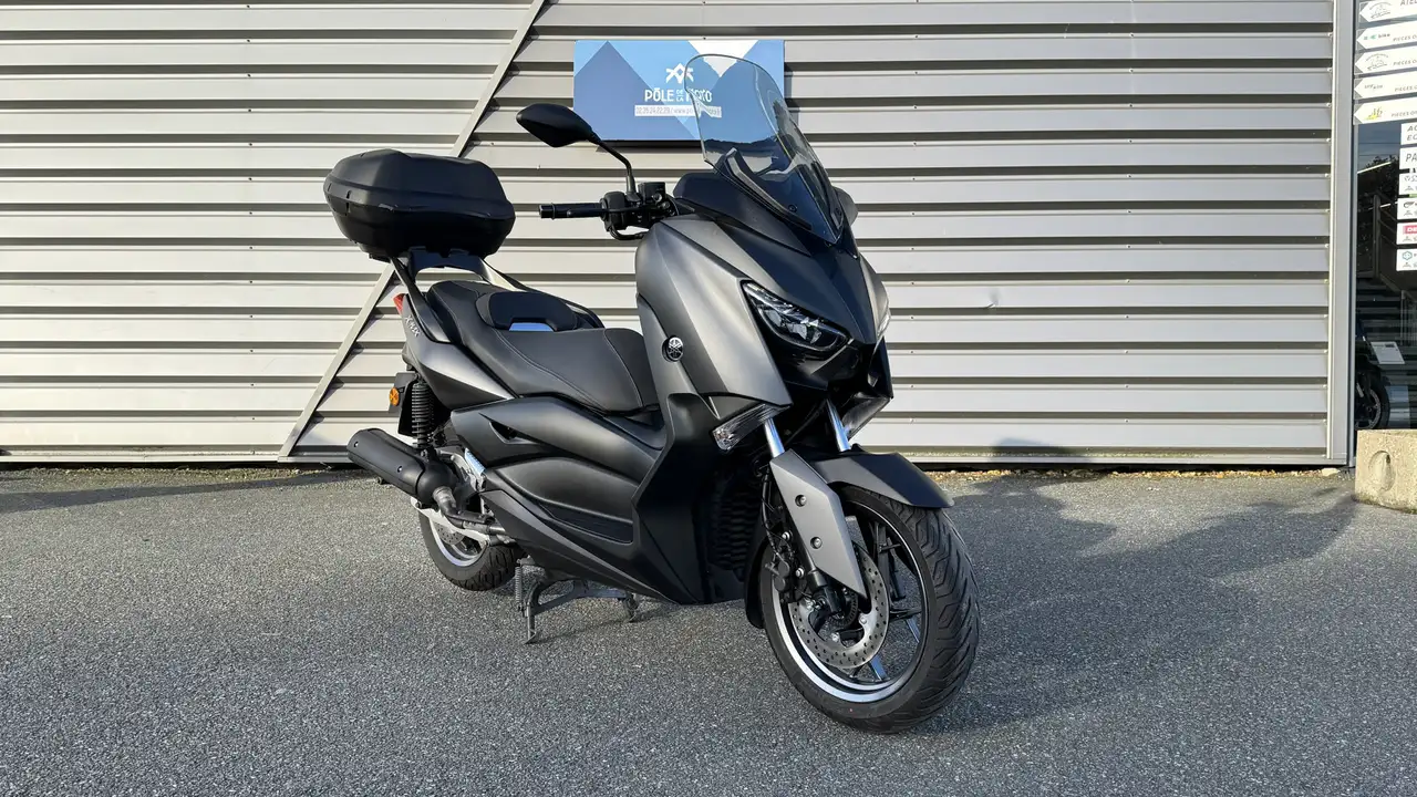 Yamaha X-Max 125