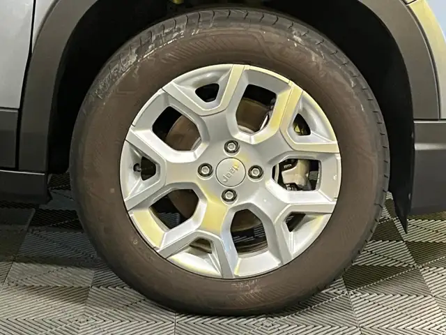 Jeep Avenger view 20