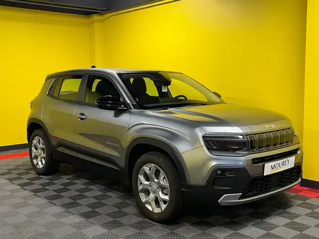 Jeep Avenger view 3