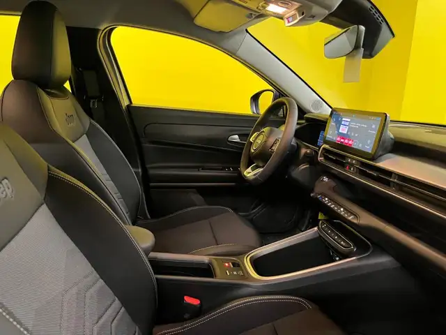 Jeep Avenger view 26