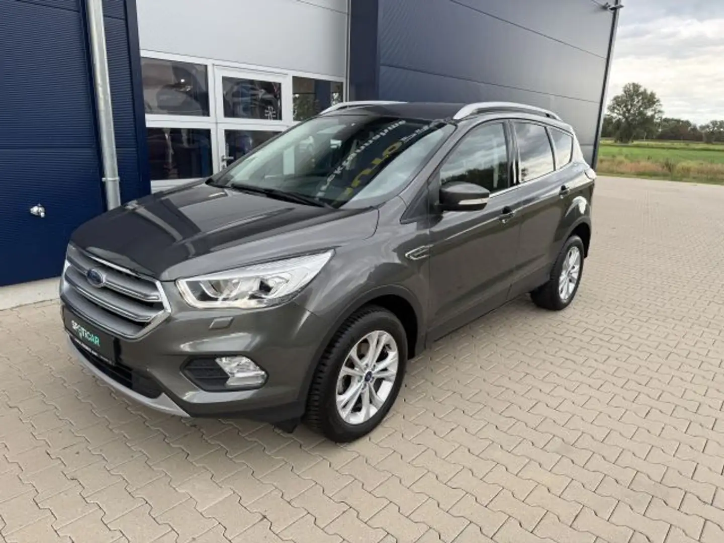 Ford Kuga 1.5 EcoBoost 2x4 Titanium Grau - 1