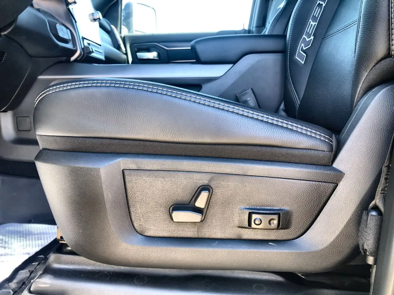 RAM 2500 снимка RAM 2500