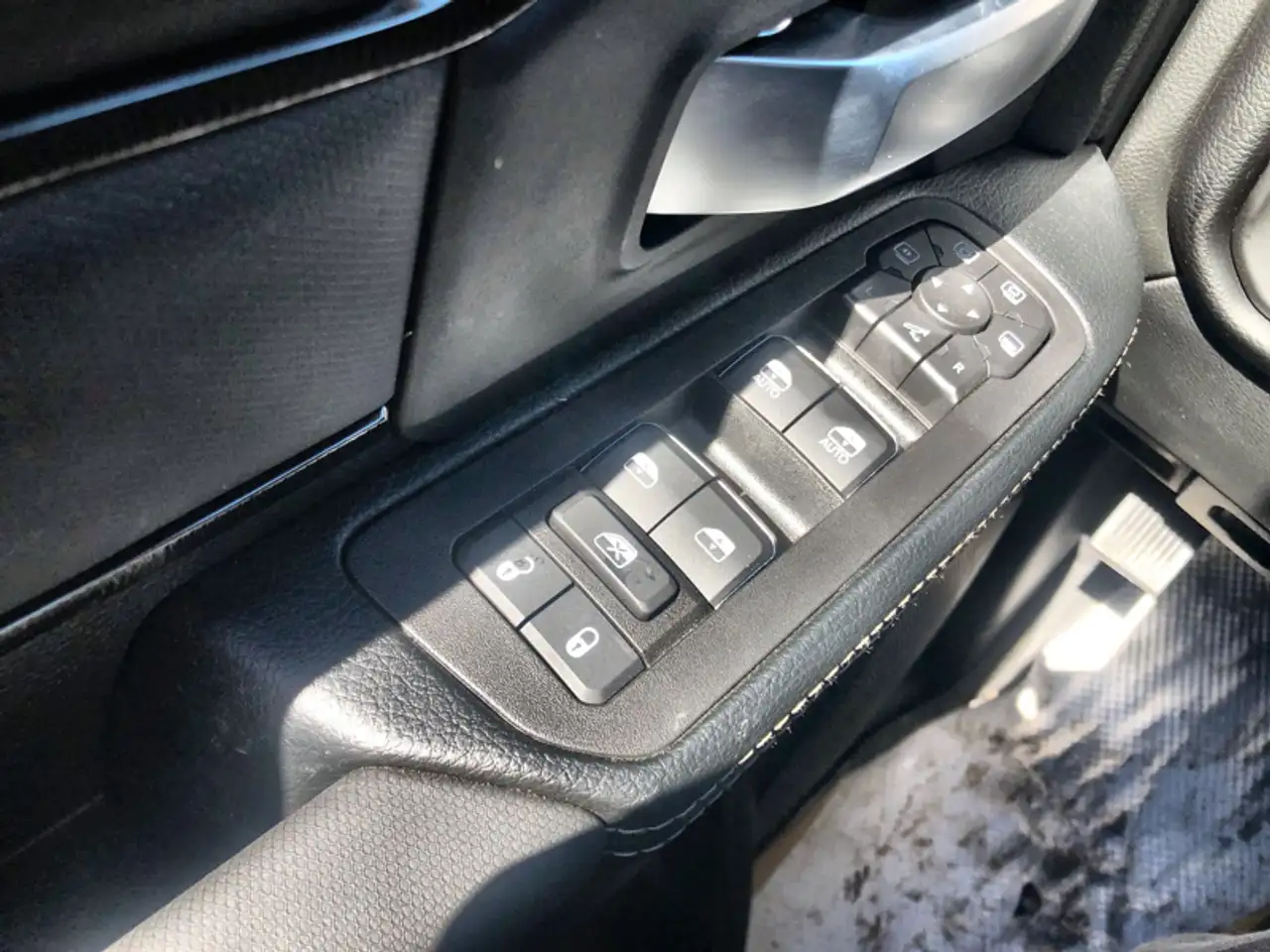 RAM 2500 снимка RAM 2500