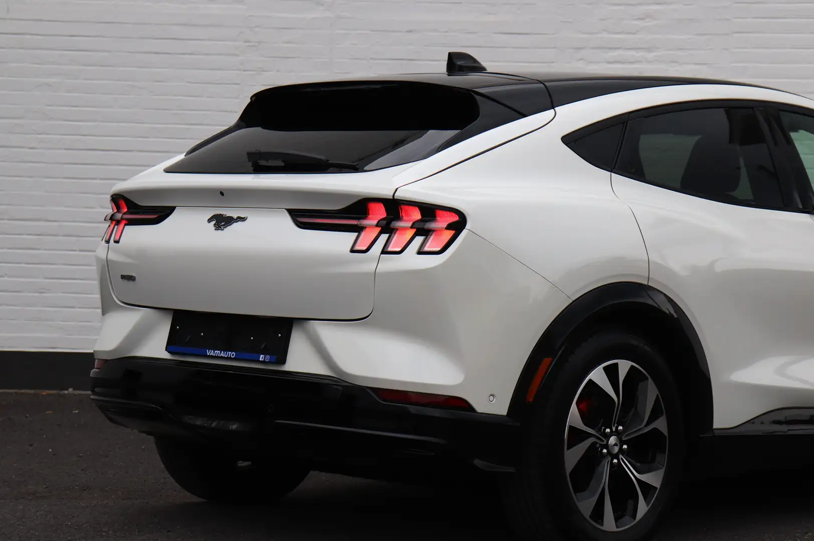 Ford Mustang Mach-E AWD Premium - Pano/Keyess/B&O/Memory/Leather/360 Blanc - 2