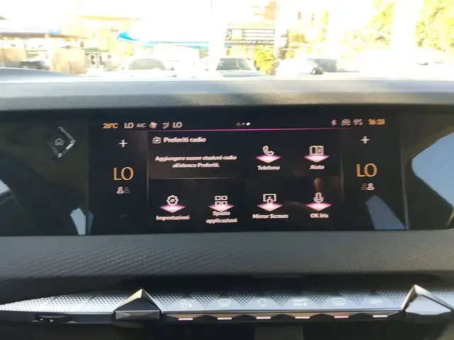 DS Automobiles DS 4 view 12