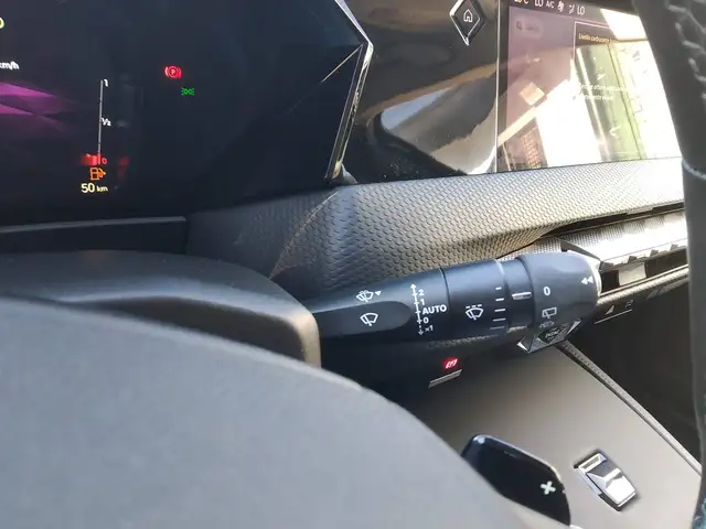 DS Automobiles DS 4 view 15