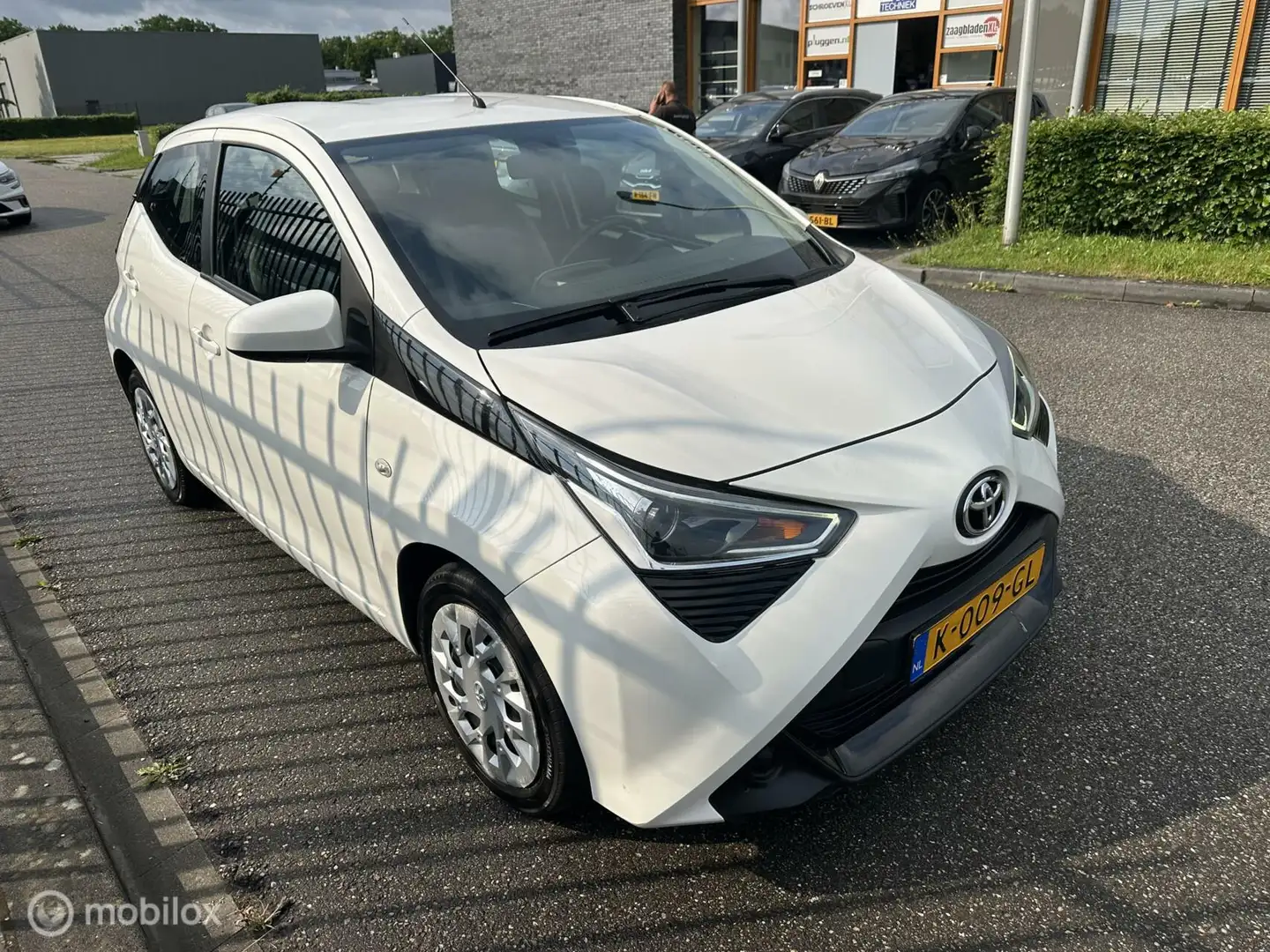 Toyota Aygo 1.0 VVT-i x-joy Wit - 2