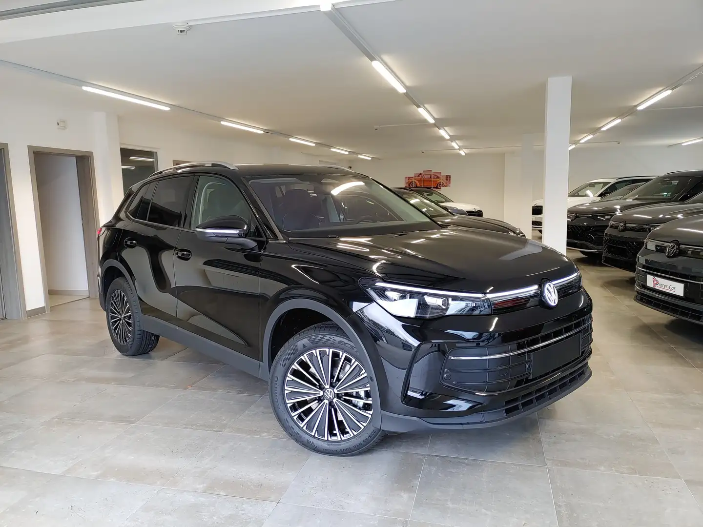 Volkswagen Tiguan eHybrid DSG Life Leder/DCC/AppCon/EasyOpen/AHK/ACC Schwarz - 2