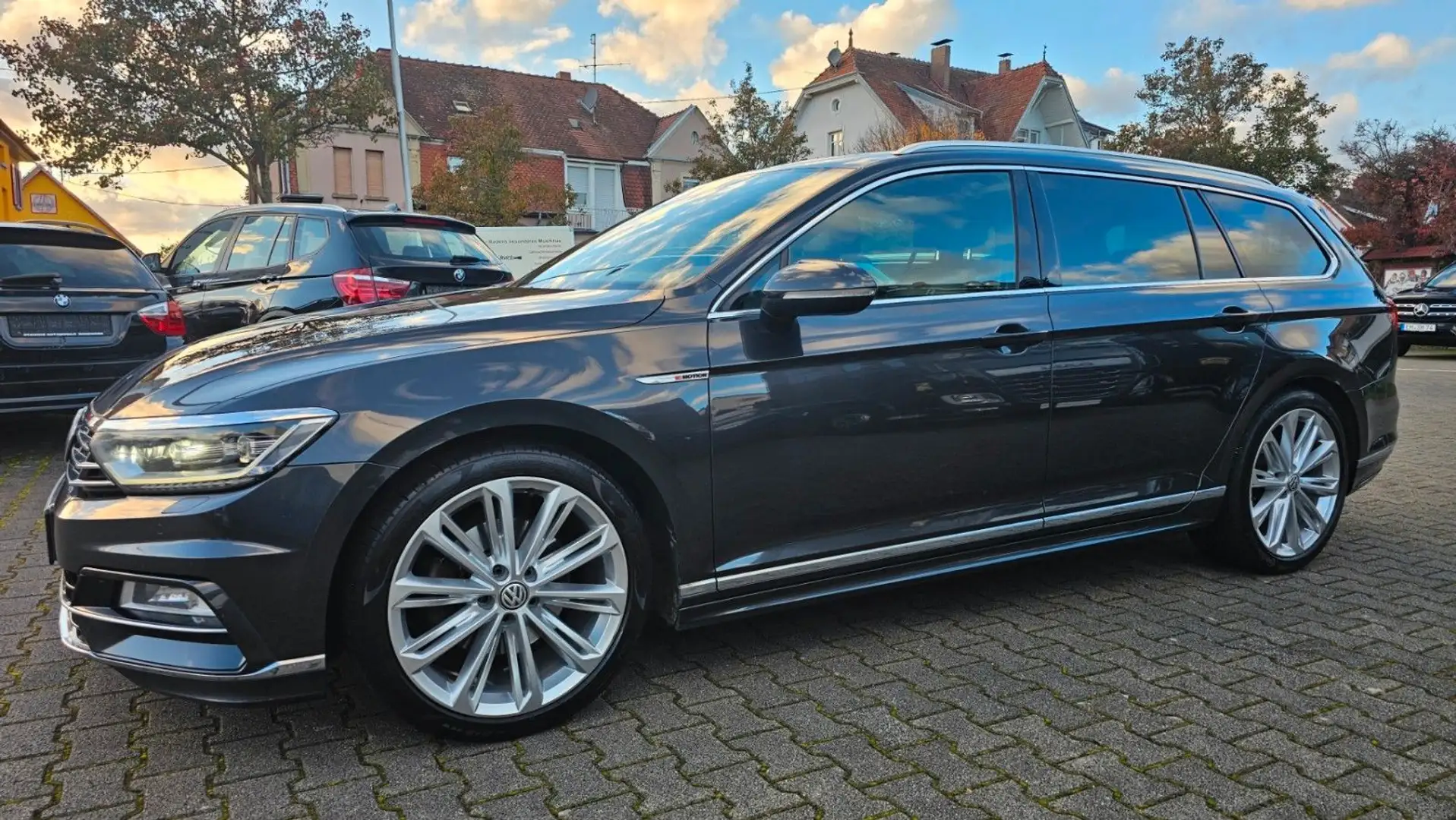 Volkswagen Passat Variant R-LINE Highline 4Motion LED MATRIX DIGITALTACHO Gris - 1