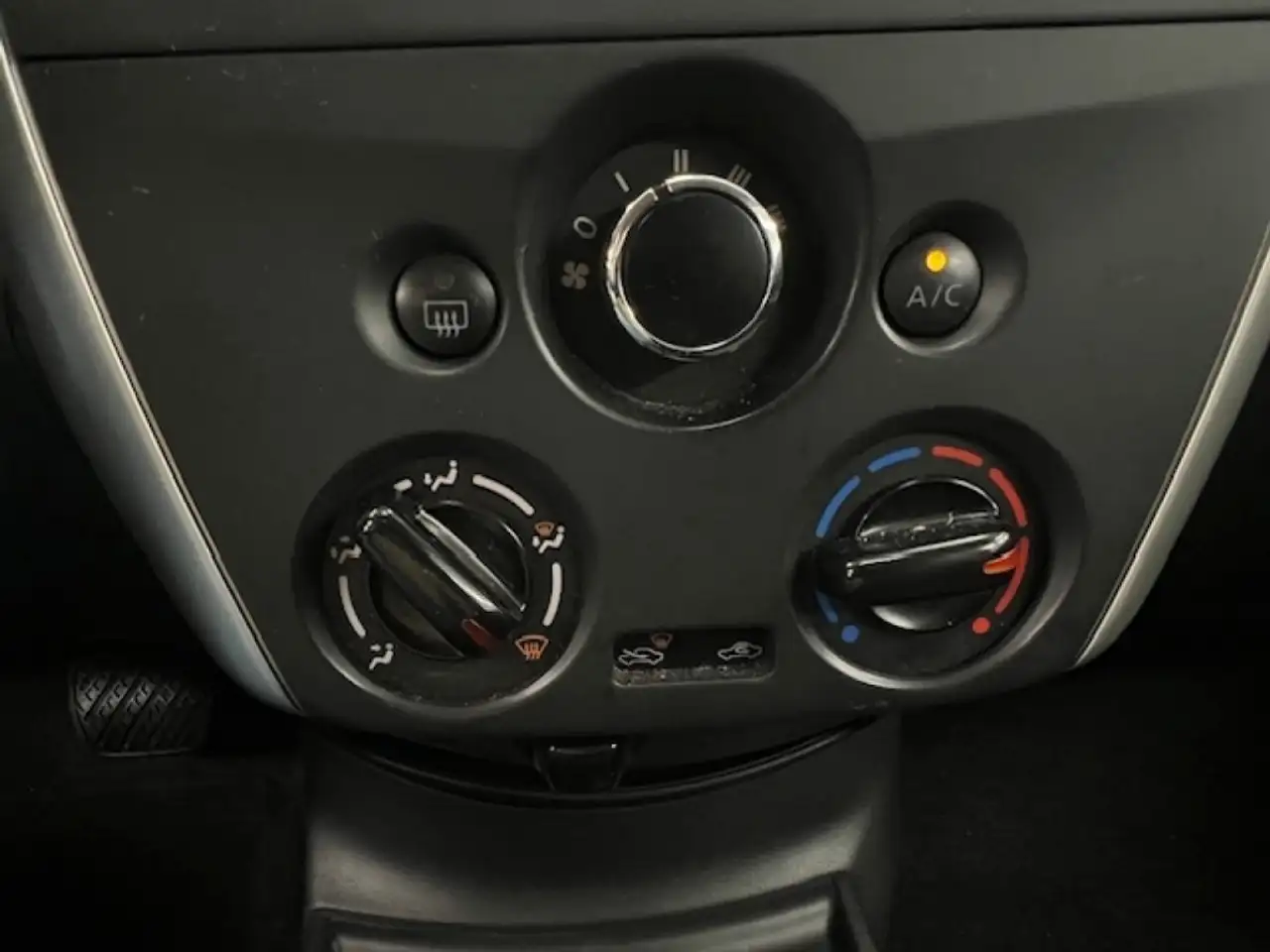 Nissan Note снимка Nissan Note