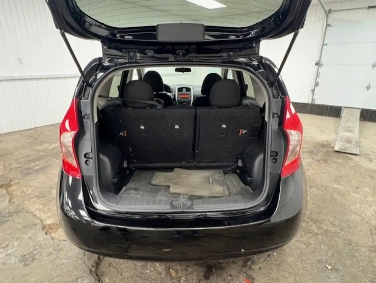 Nissan Note снимка Nissan Note