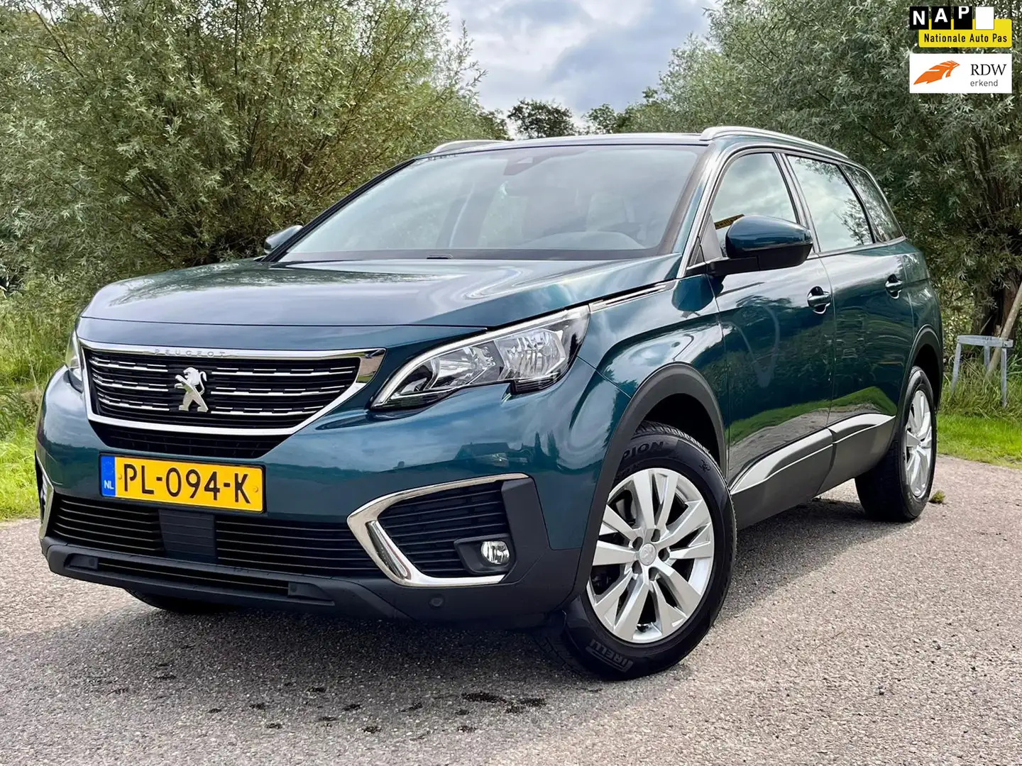 Peugeot 5008 1.2 PureTech Blue Lease Executive 7PERSOONS NAVI C Grün - 1