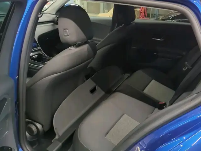 Mercedes-Benz C view 8