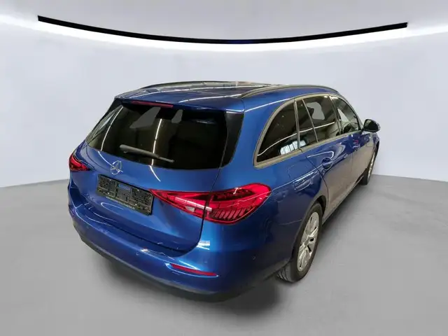 Mercedes-Benz C view 4