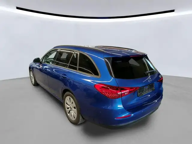 Mercedes-Benz C view 3