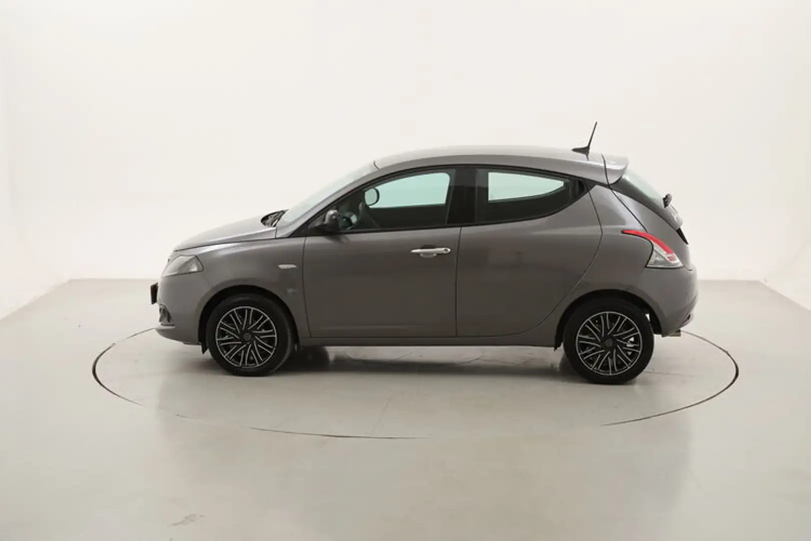 Lancia Ypsilon Gold 1.0 Mild Hybrid 69CV Grau - 2