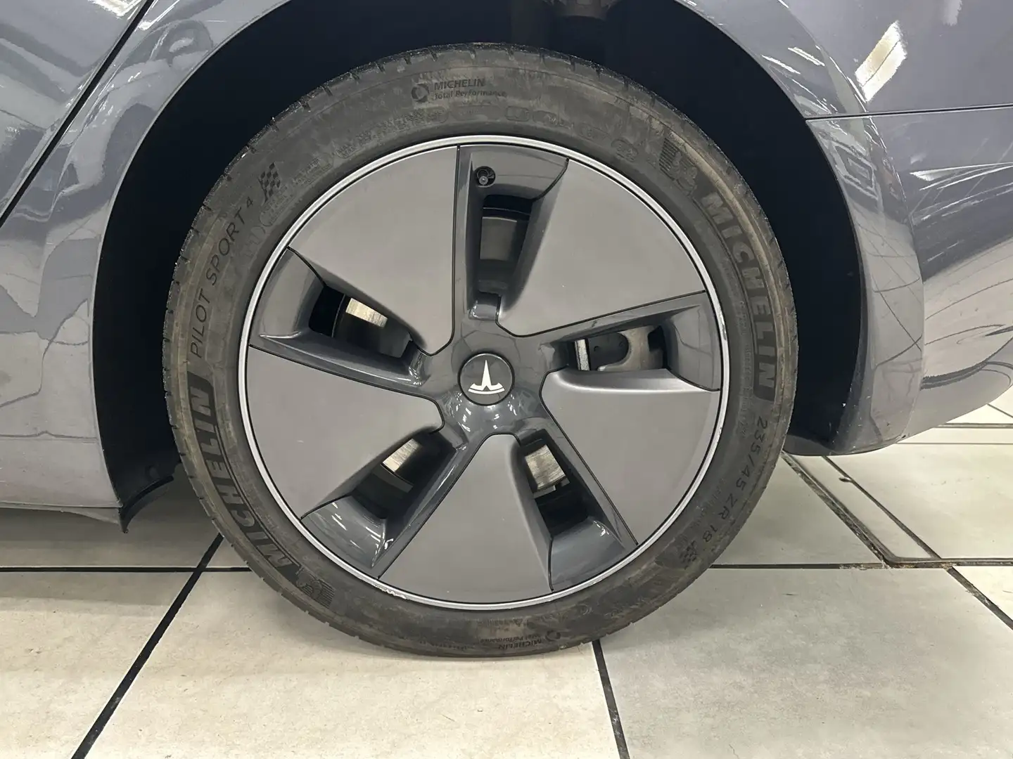 Tesla Model 3 Standard Range RWD Plus Gris - 2