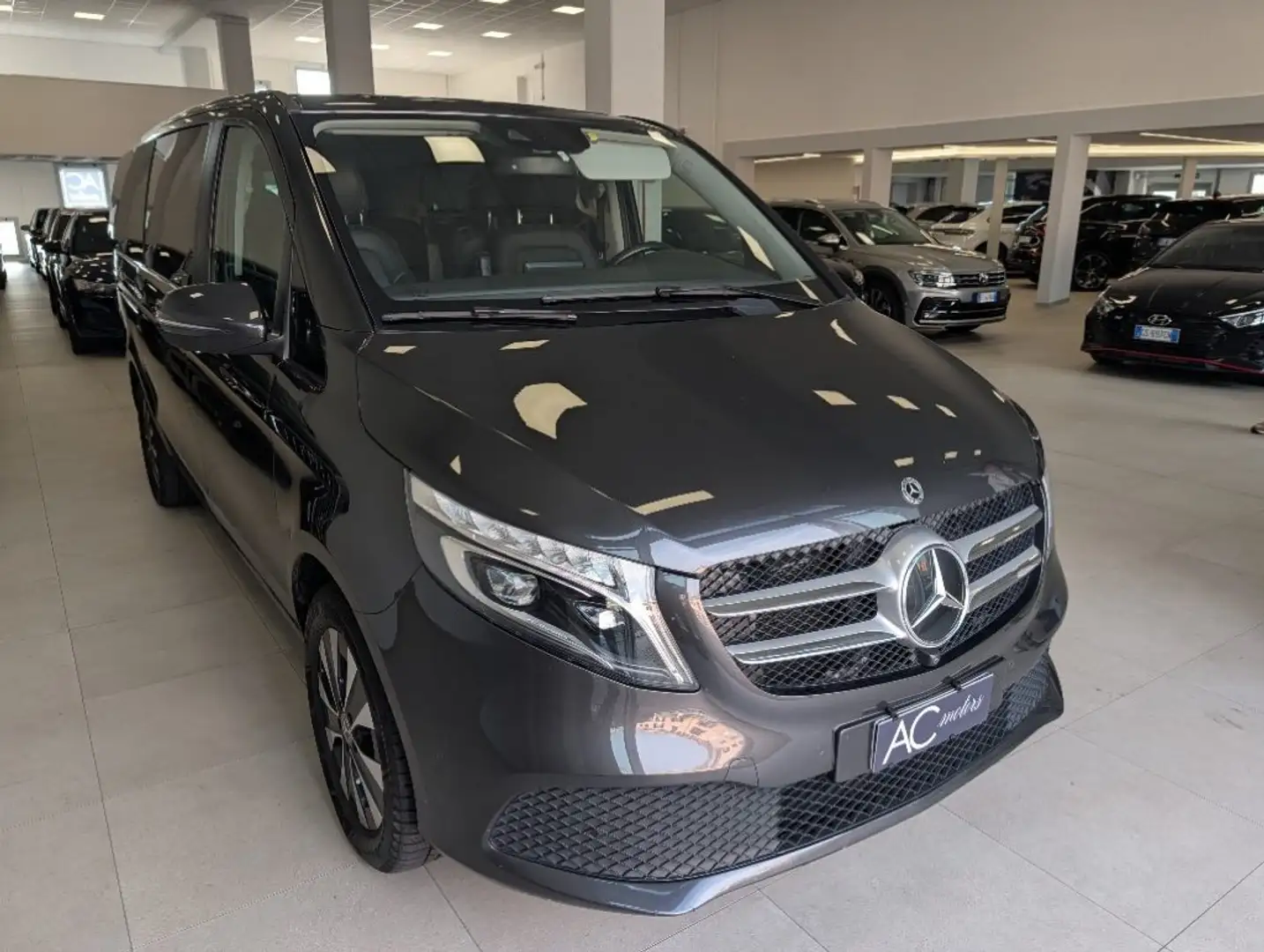 Mercedes-Benz V 250 d Automatic 4Matic Premium Long Grau - 2