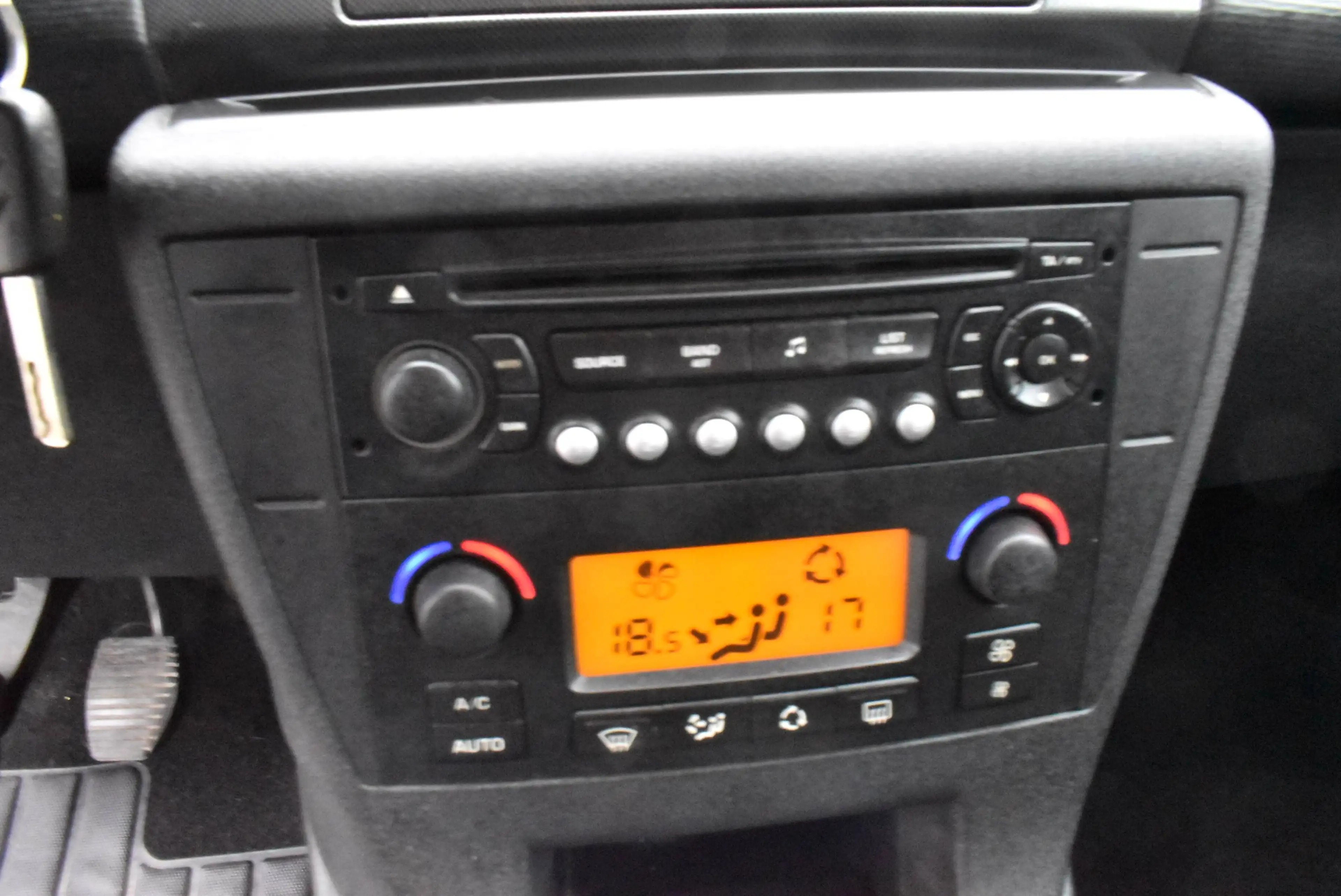 Citroen C4 1.4i Tentation Airco ***12M GARANTIE***52.000KM!!! — photo 9