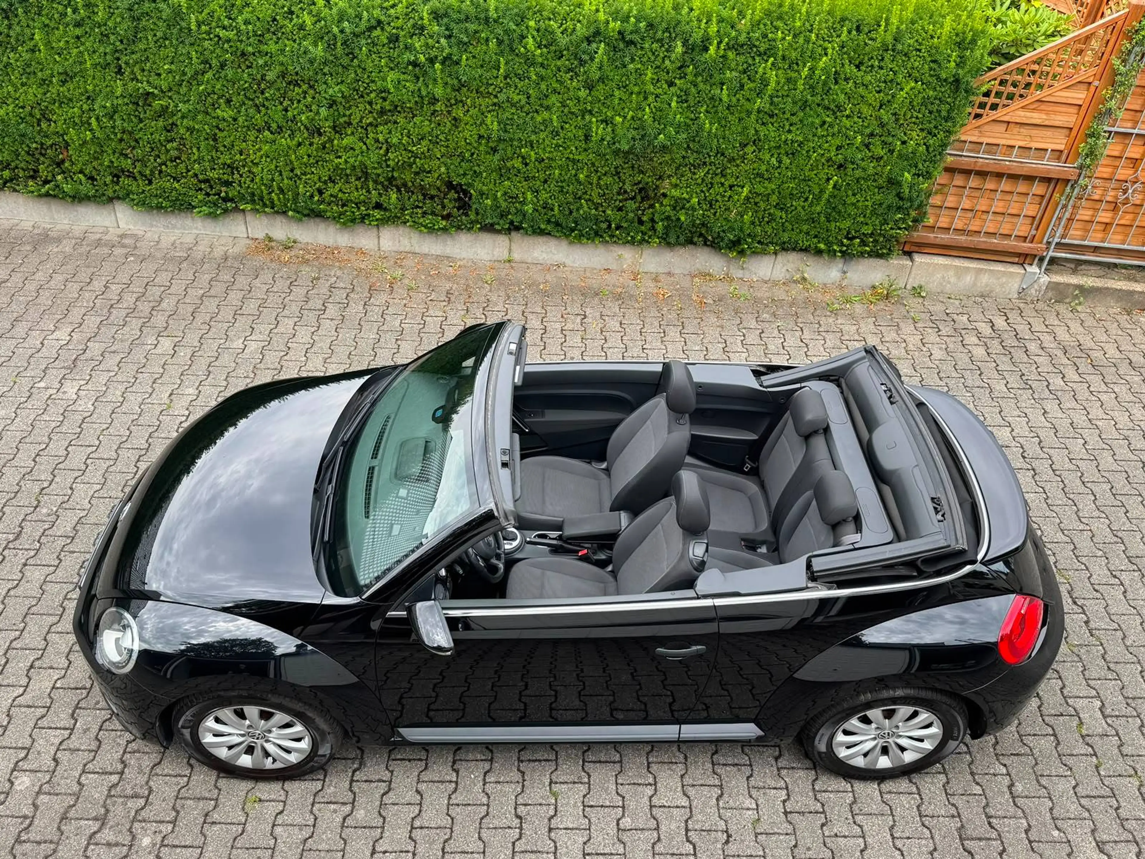 Volkswagen Beetle Basis BMT AUTOMATIK — photo 2