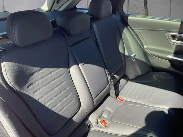 Mercedes-Benz C-Class view 9