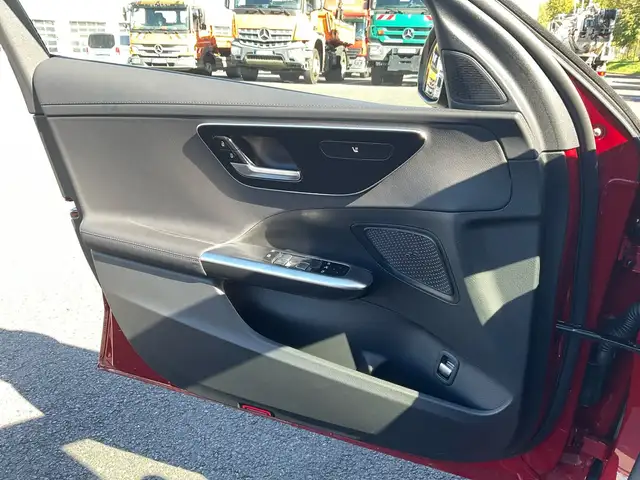 Mercedes-Benz C-Class view 14