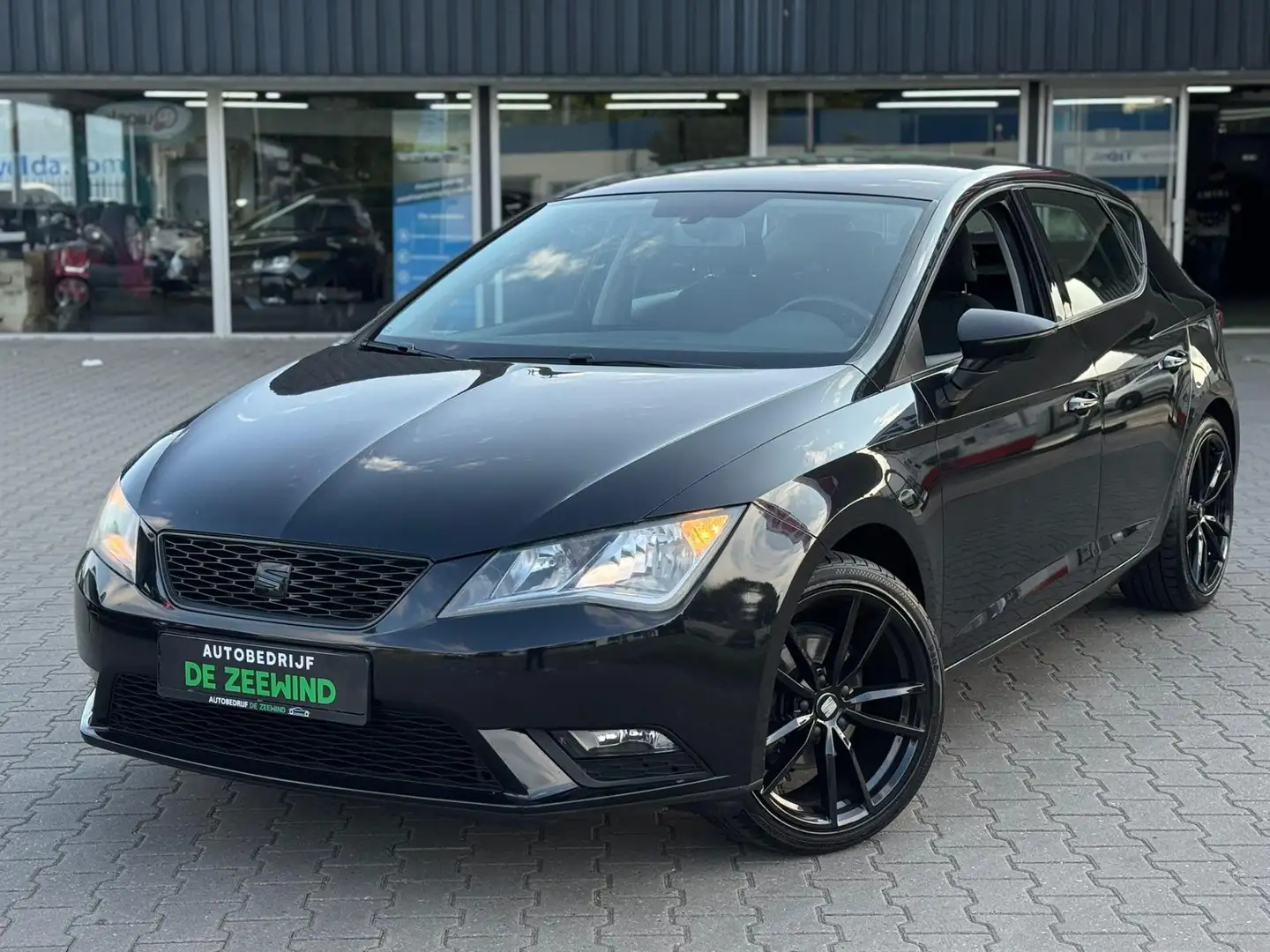 SEAT Leon 1.2 TSI Style|Black on Black|Rijklaar Zwart - 2