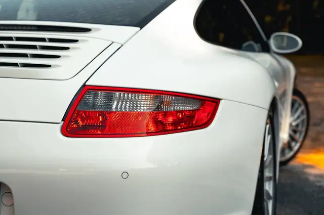 Porsche 911 view 25