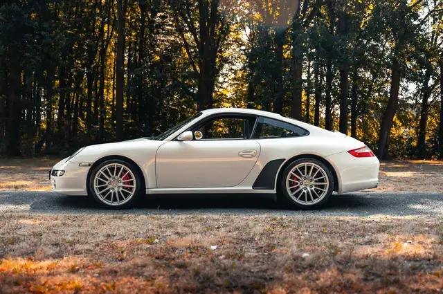 Porsche 911 view 5