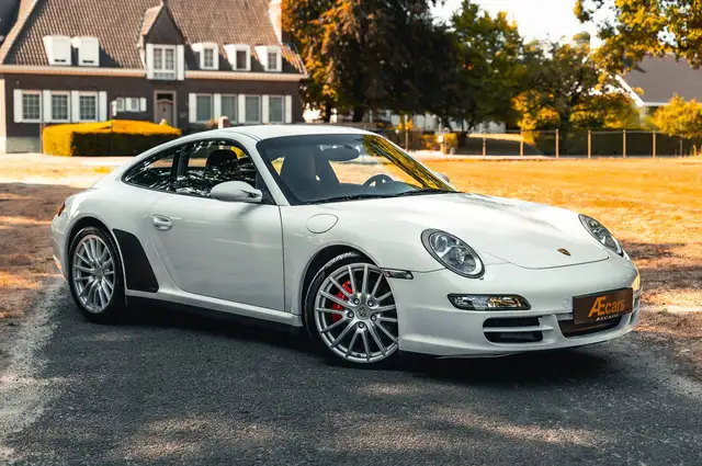 Porsche 911 view 2