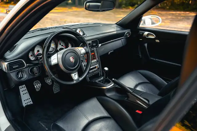 Porsche 911 view 13