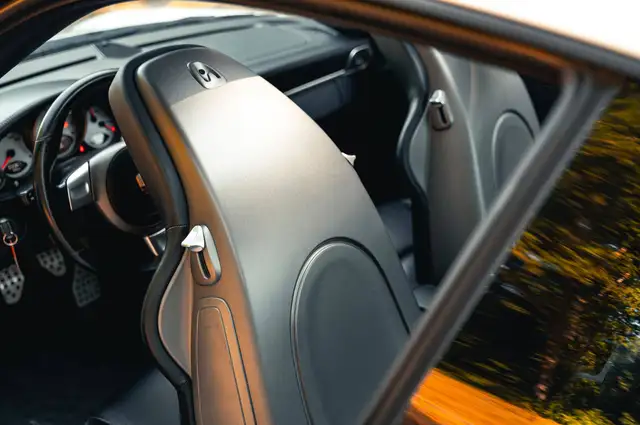 Porsche 911 view 7