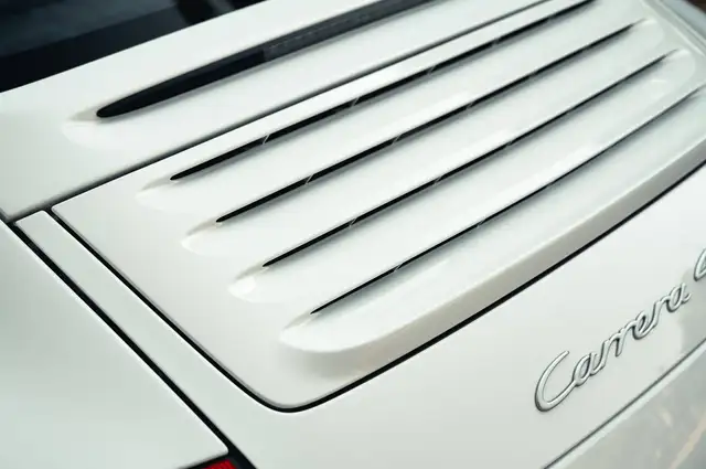Porsche 911 view 22