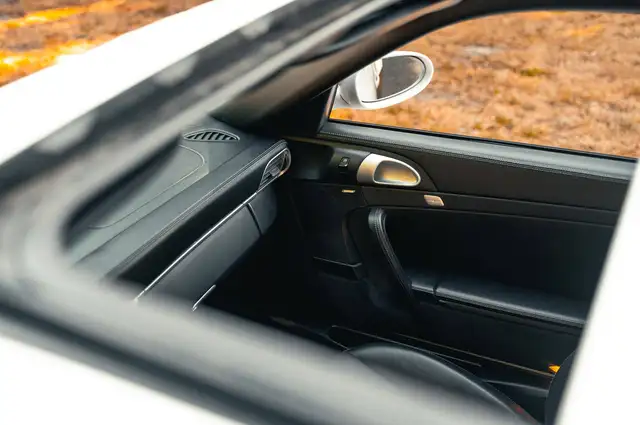 Porsche 911 view 11