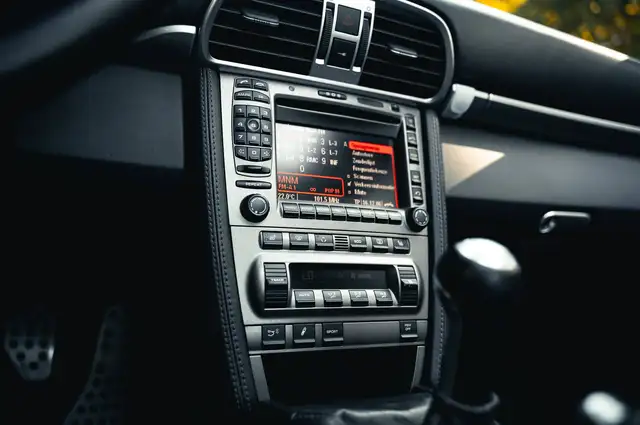 Porsche 911 view 14